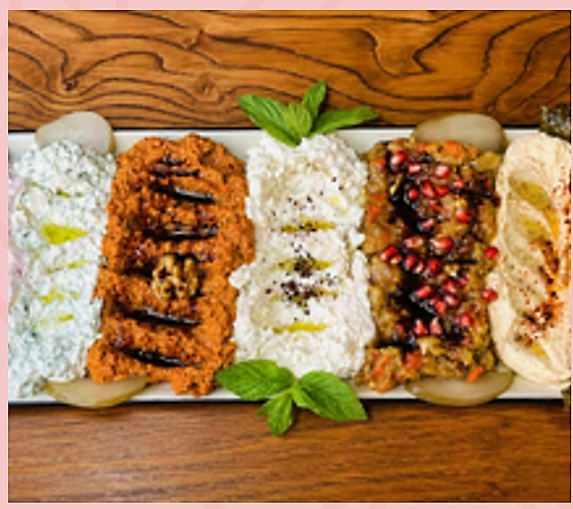 صحن مقبلات مشكل صغير
