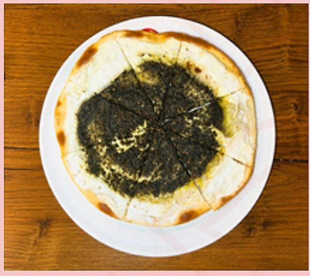 فطيرة لبنة بالزعتر البري